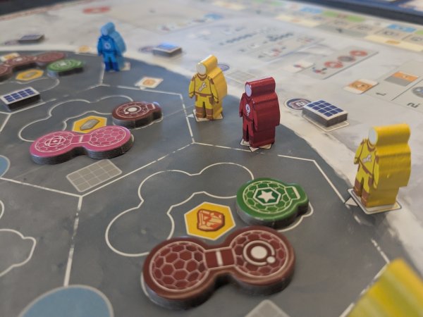 画像2: シャクルトンベース：月への旅【1月30日発売予定】 (2)